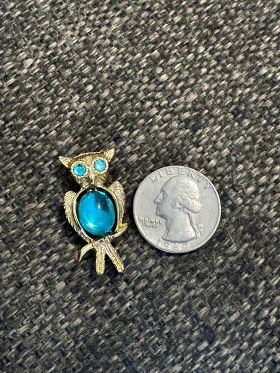 Vintage Gold-Tone Owl Brooch Blue Rhinestone Glass Retro Costume Jewelry Pin - Picture 2 of 5